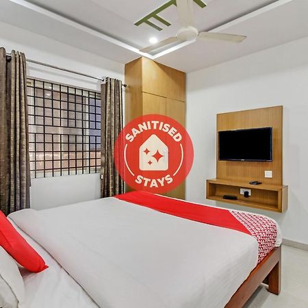 Oyo 28303 Yesh Comforts Hotel Madikeri Exterior foto