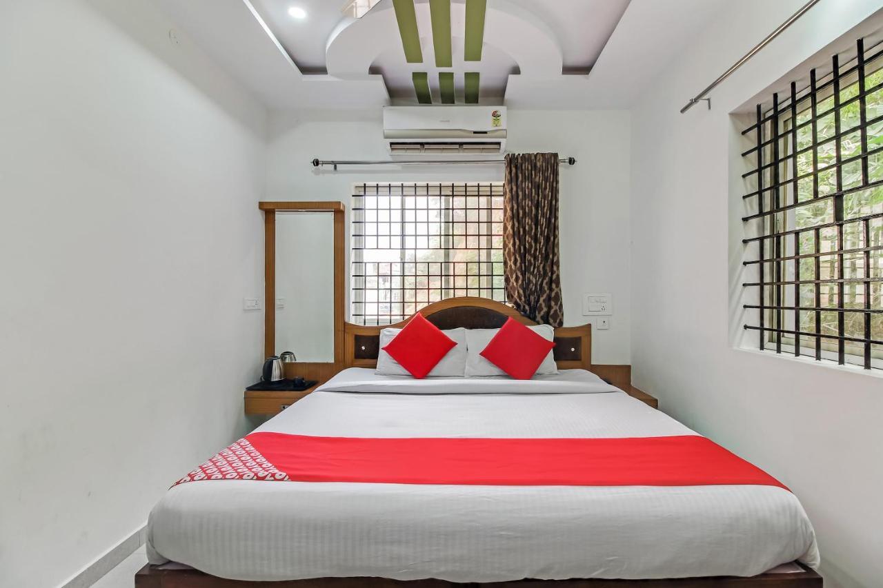 Oyo 28303 Yesh Comforts Hotel Madikeri Exterior foto