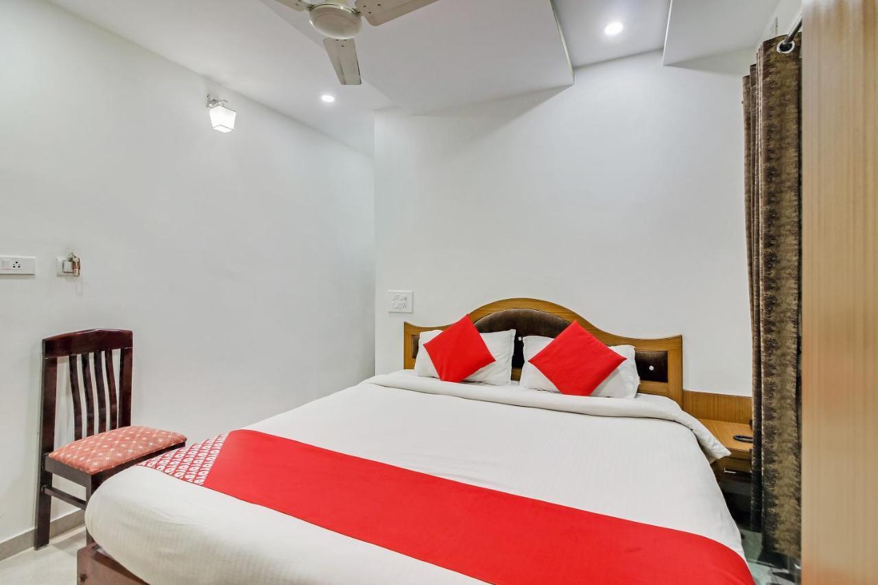 Oyo 28303 Yesh Comforts Hotel Madikeri Exterior foto