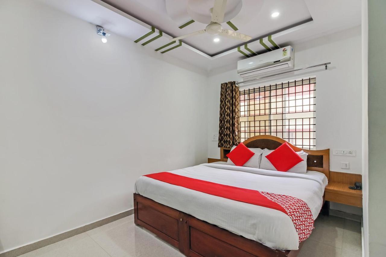 Oyo 28303 Yesh Comforts Hotel Madikeri Exterior foto