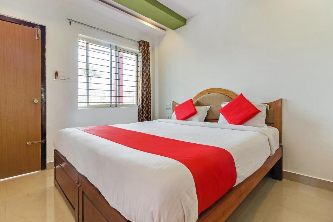 Oyo 28303 Yesh Comforts Hotel Madikeri Exterior foto
