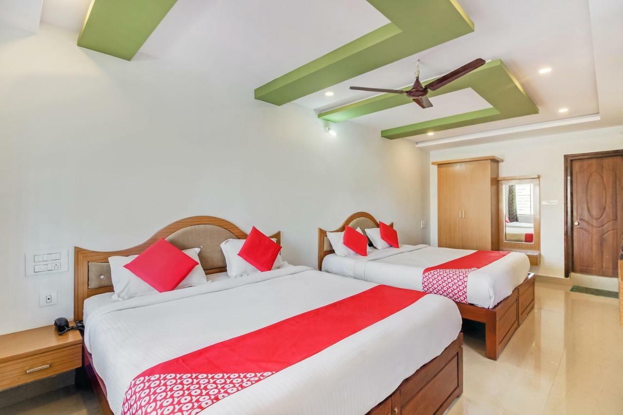 Oyo 28303 Yesh Comforts Hotel Madikeri Exterior foto