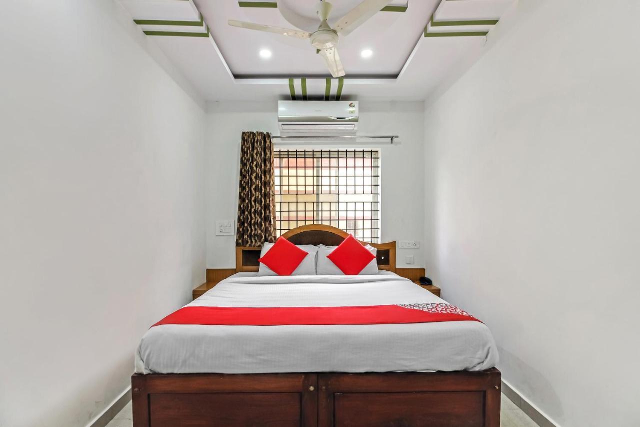 Oyo 28303 Yesh Comforts Hotel Madikeri Exterior foto