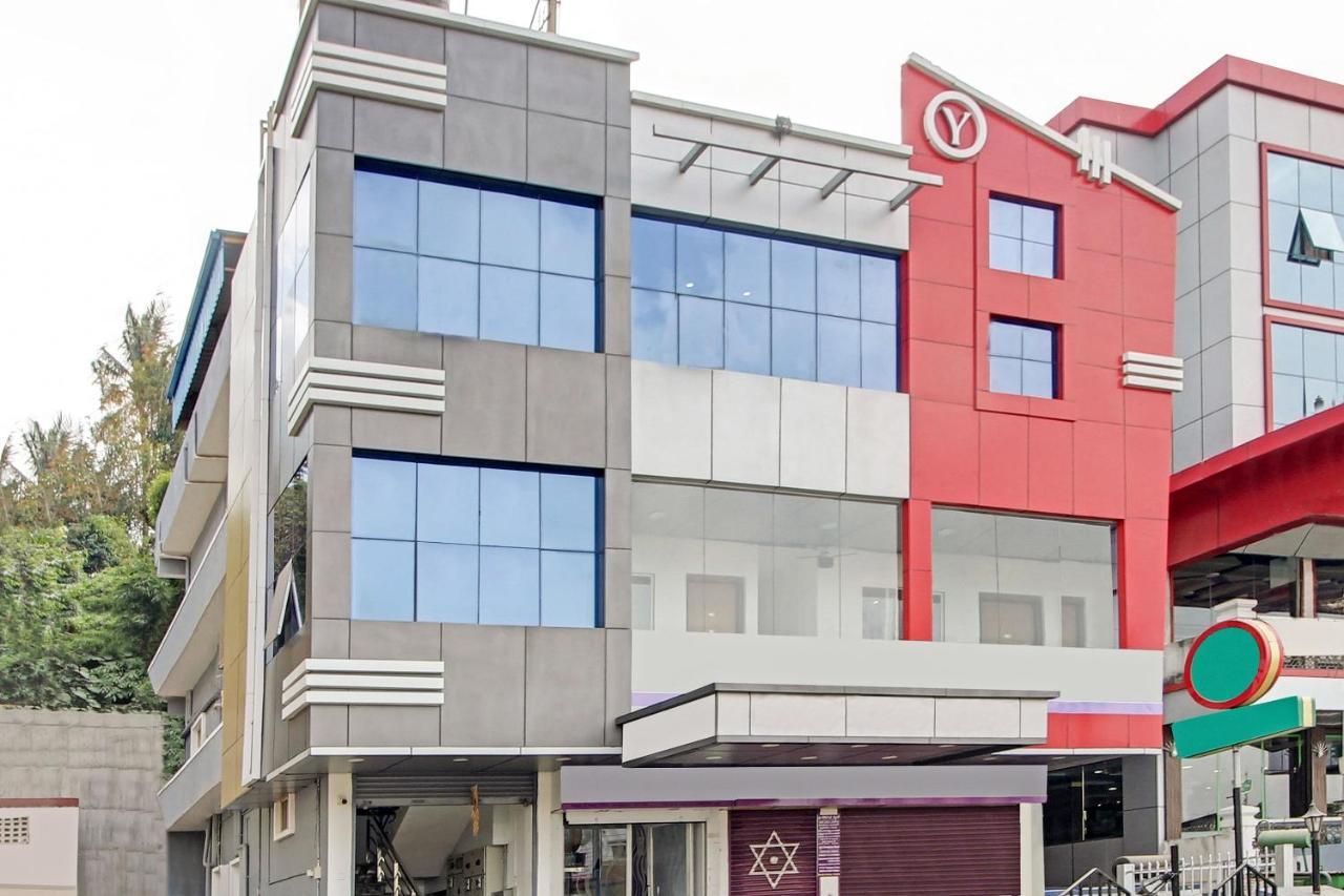 Oyo 28303 Yesh Comforts Hotel Madikeri Exterior foto